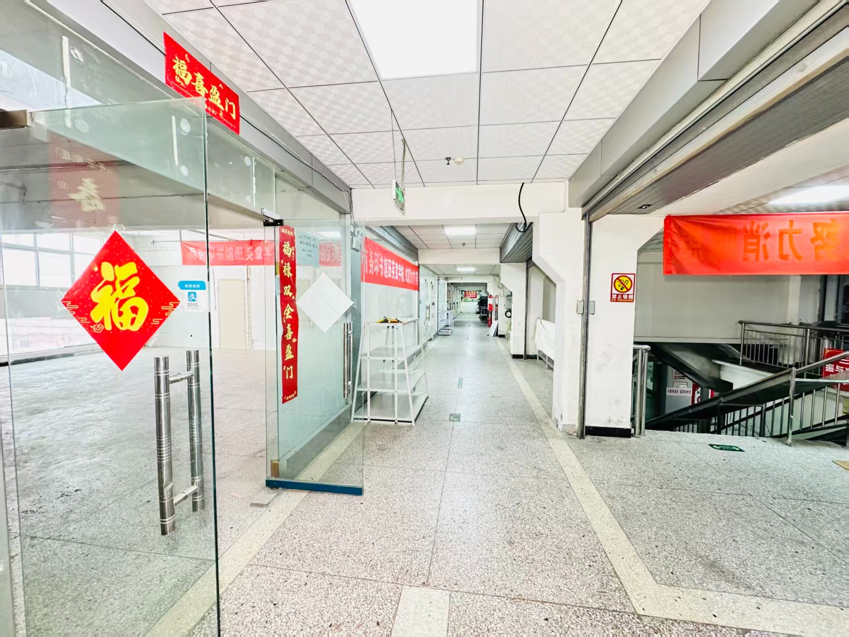 中迈上阳城灵活办公空间，满足企业不同发展阶段需求 ✨ 商业配套完善，助力企业快速成长 ✨ AI产业资源链接，共建创新生态 ✨ 办公、展示、运营一体化空间  现在入驻，抢占AI产业发展新赛道！_COPY