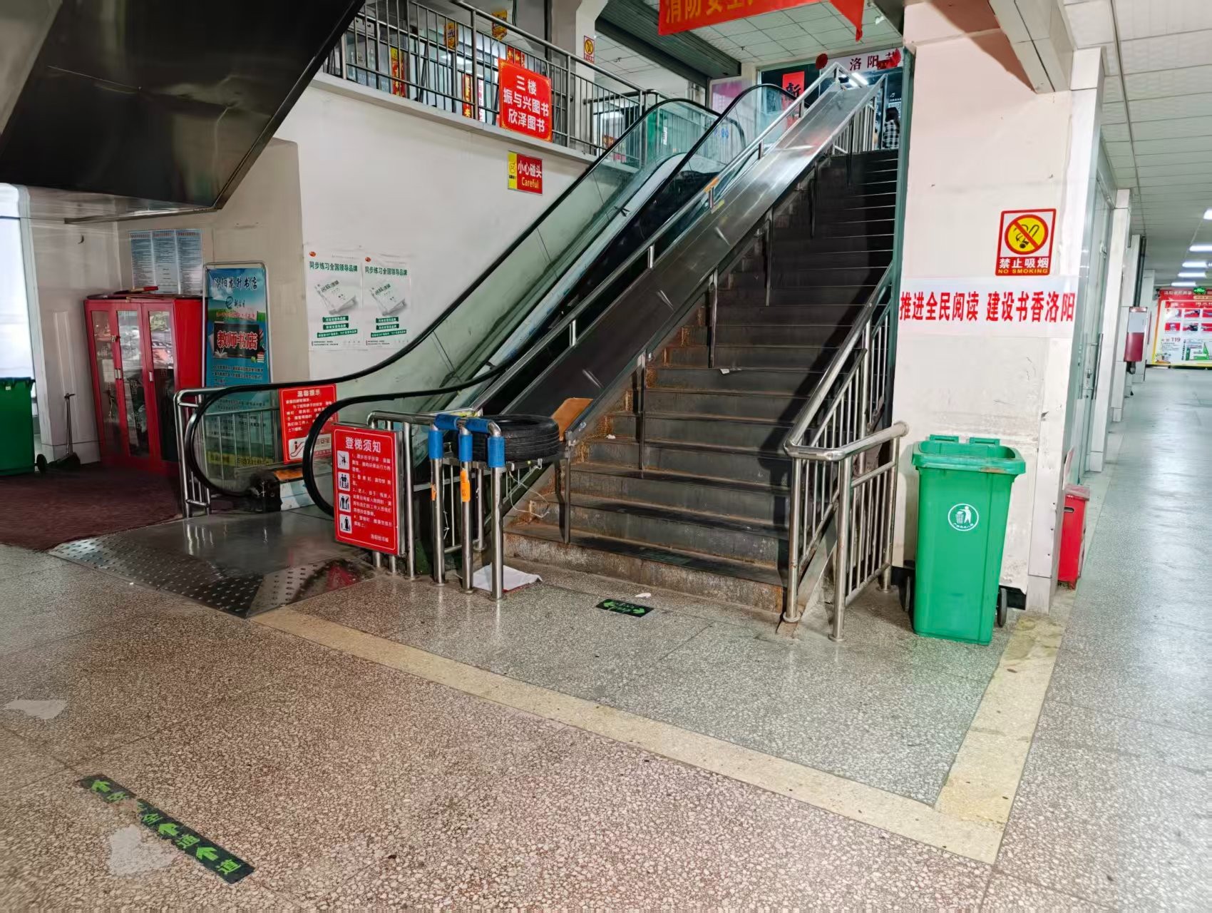 中迈上阳城春都路副食文化园现面向社会招商，写字楼、商铺多种面积灵活出租，欢迎企业办公、商贸经营、电商直播、仓储展示、创业开店等项目入驻。_COPY