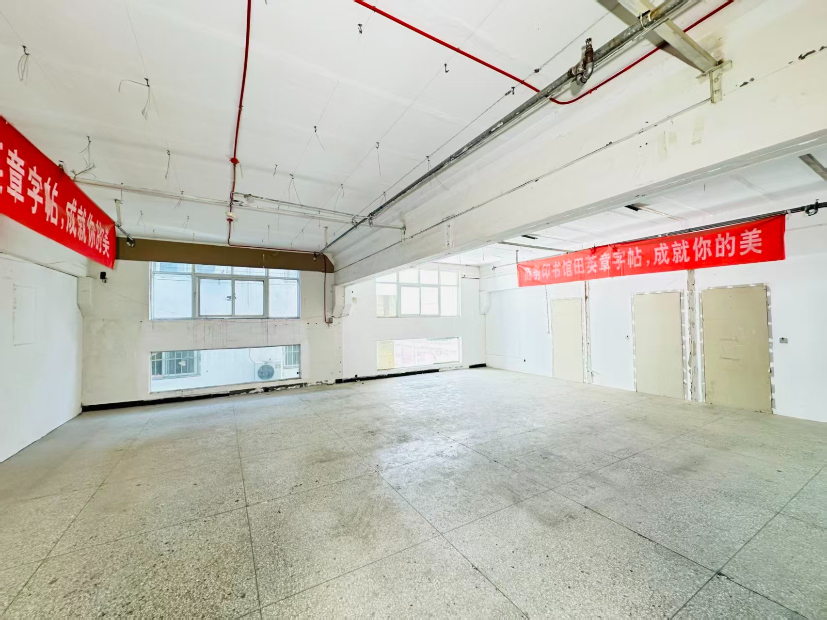 中迈上阳城重点吸引人工智能应用、数字经济、电商直播、智能制造服务、软件开发、科技创新企业及创业团队入驻